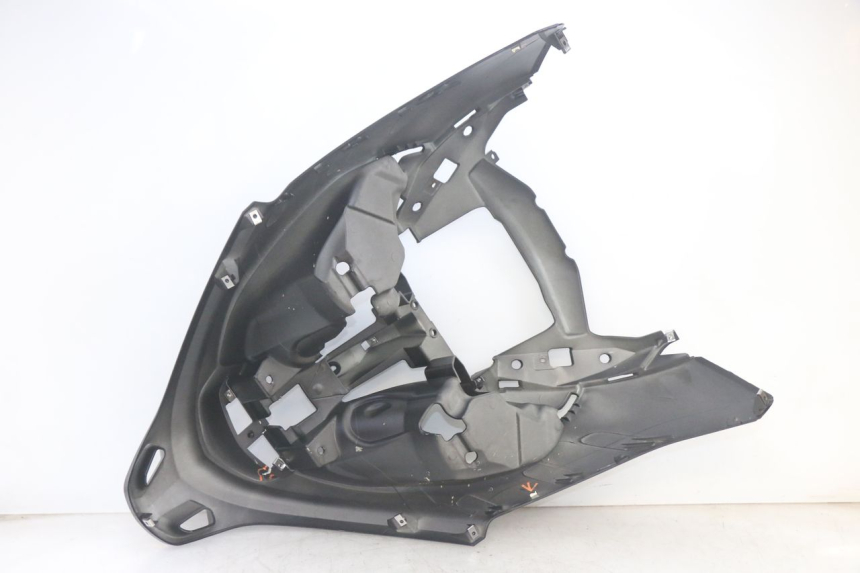 photo de FRONT FAIRING PIAGGIO MP3 HPE 300 (2019 - 2026) - Focus on structure