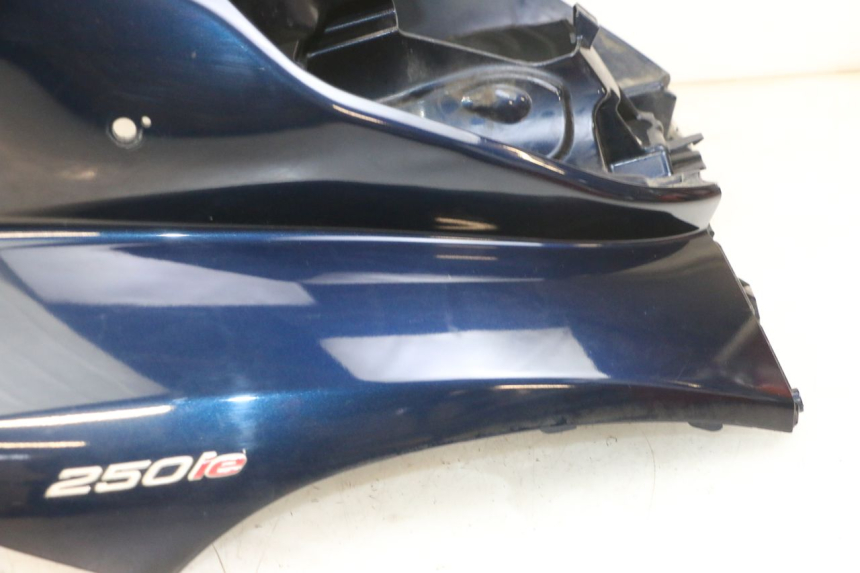 photo de FRONT FAIRING PIAGGIO MP3 RL 250 (2007 - 2010) - Additional view of the item