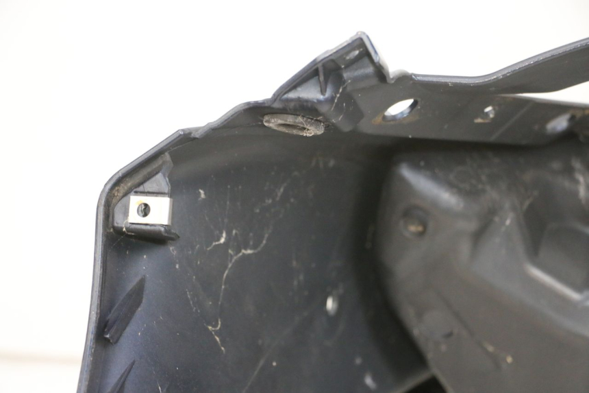 photo de FRONT FAIRING PIAGGIO MP3 RL 250 (2007 - 2010) - Detailed visual inspection