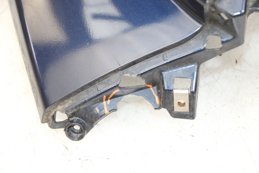 photo de FRONT FAIRING PIAGGIO MP3 RL 250 (2007 - 2010) - Zoom on usage condition