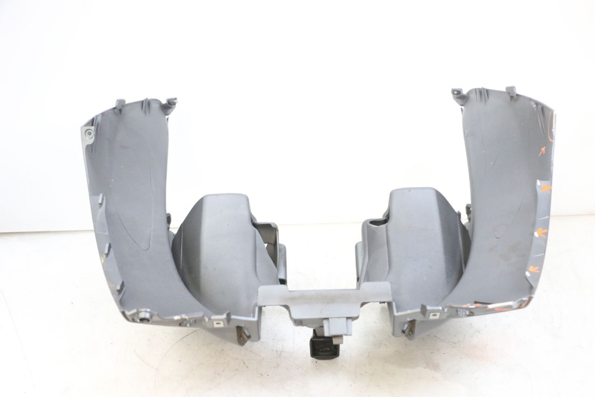 photo de FRONT FAIRING PIAGGIO MP3 500 (2016 - 2018) - Technical close-up