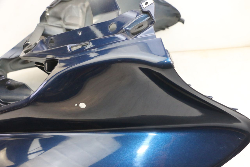 photo de FRONT FAIRING PIAGGIO MP3 RL 250 (2007 - 2010) - Distinctive features