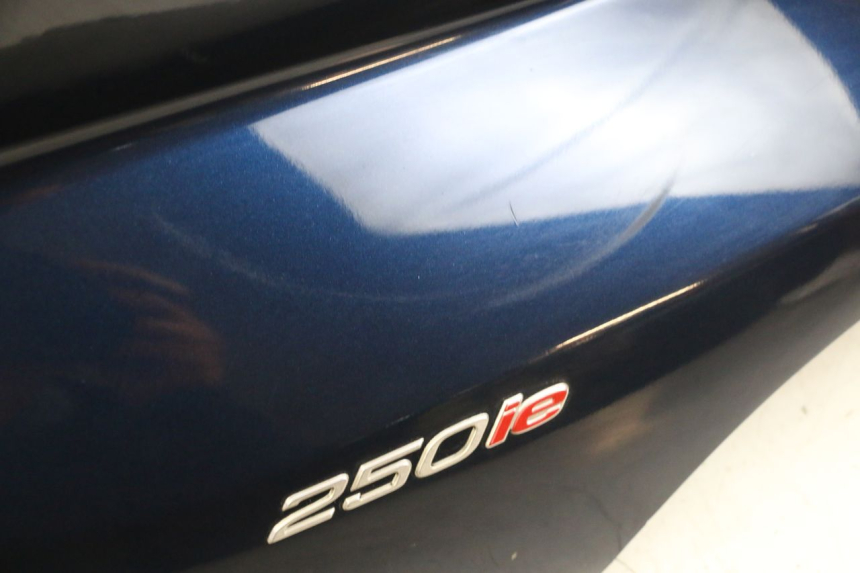 photo de FRONT FAIRING PIAGGIO MP3 RL 250 (2007 - 2010) - Zoom on usage condition