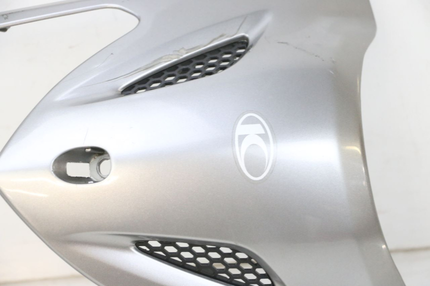 photo de UPPER FRONT FAIRING KYMCO AGILITY CITY 4T 50 (2008 - 2016) - High-resolution close-up