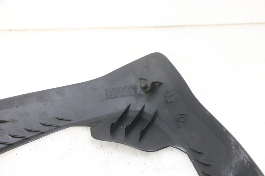 photo de UPPER FRONT FAIRING SUZUKI BURGMAN 125 (2007 - 2014) - Technical close-up