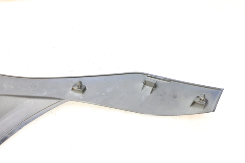 photo de UPPER FRONT FAIRING PIAGGIO MP3 RL 250 (2007 - 2010) - Zoom on usage condition