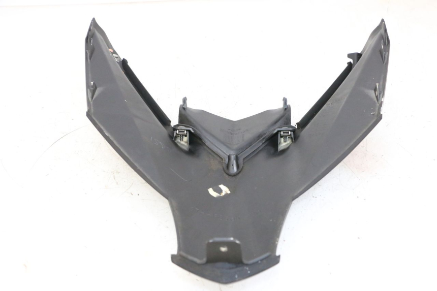 photo de UPPER FRONT FACE YAMAHA X-MAX XMAX 125 (2010 - 2013) - Fixing points details