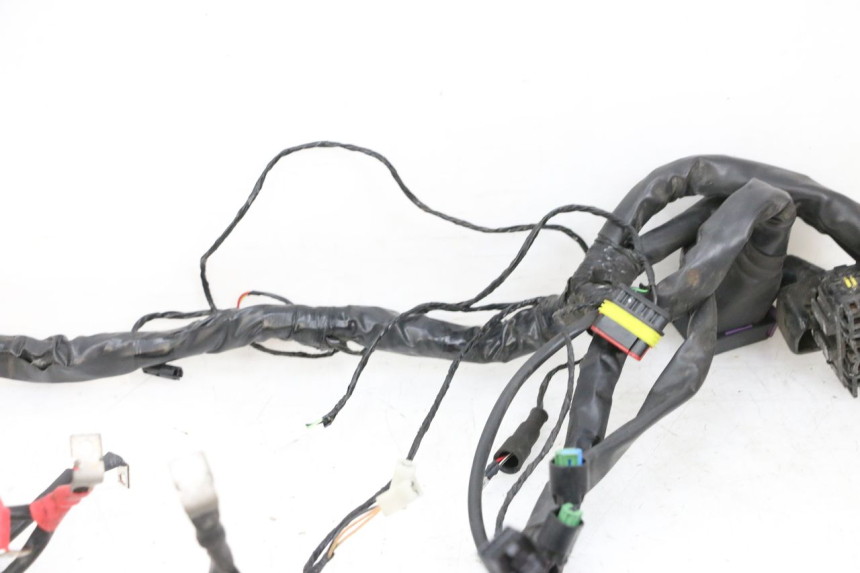 photo de WIRE HARNESS PIAGGIO MP3 HPE 350 (2018 - 2020) - High-resolution close-up