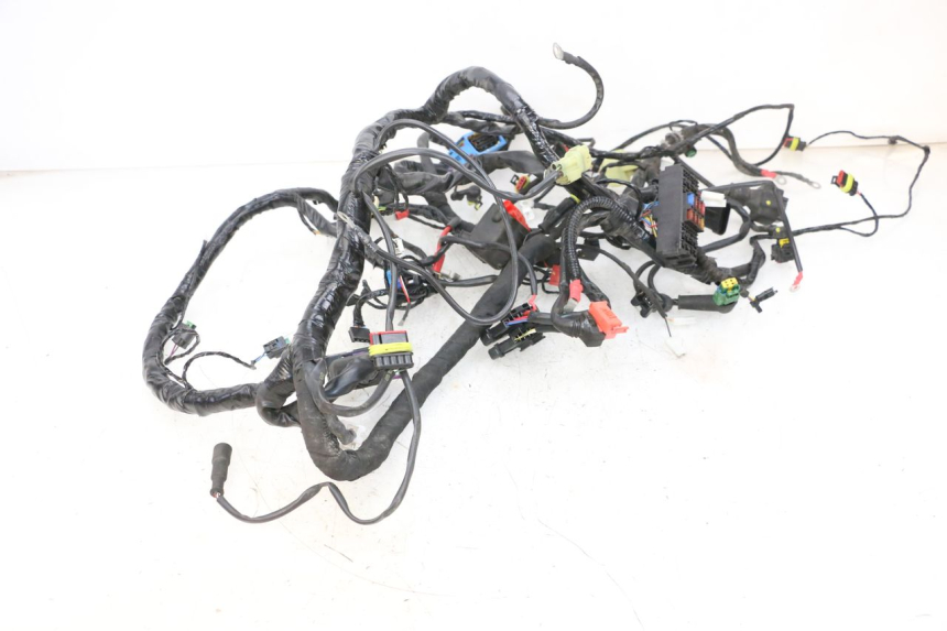 photo de WIRE HARNESS PIAGGIO MP3 HPE 300 (2019 - 2026) - Technical close-up