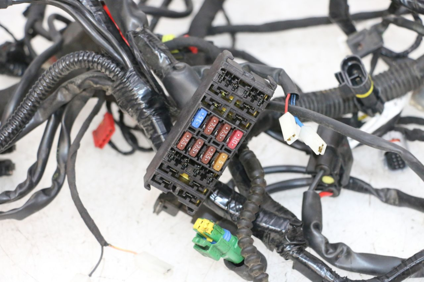 photo de WIRE HARNESS PIAGGIO MP3 HPE 300 (2019 - 2026) - Fixing points details