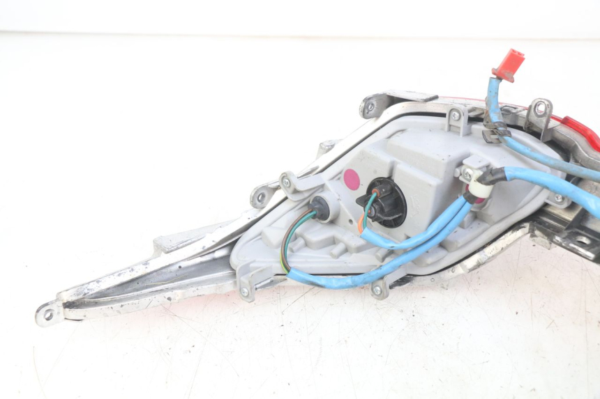 photo de REAR LIGHT KYMCO DOWNTOWN ABS 125 (2015 - 2017) - Surface and material condition