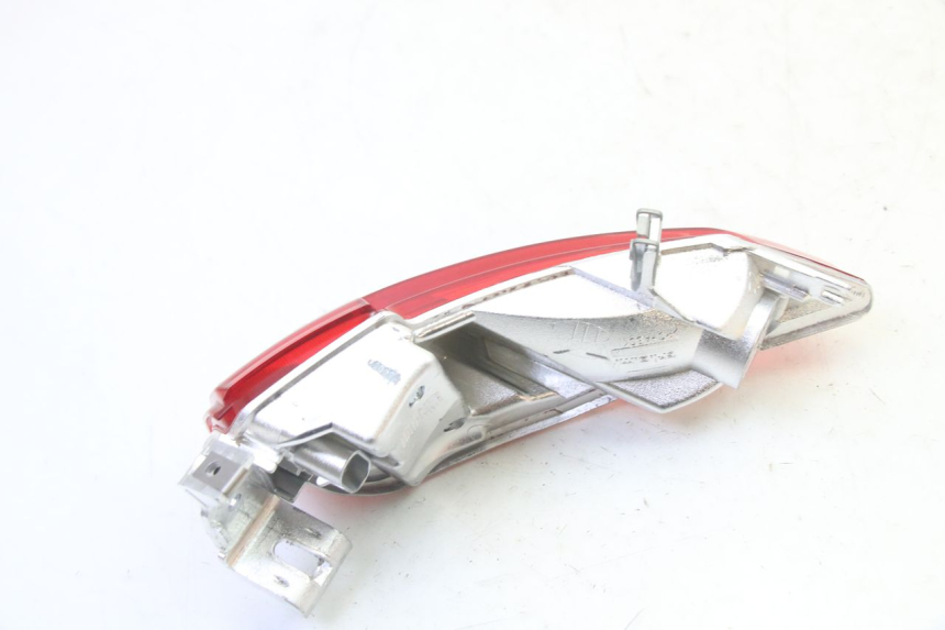 photo de RIGHT TAIL LIGHT PIAGGIO MP3 HPE 310 (2024 - 2025)