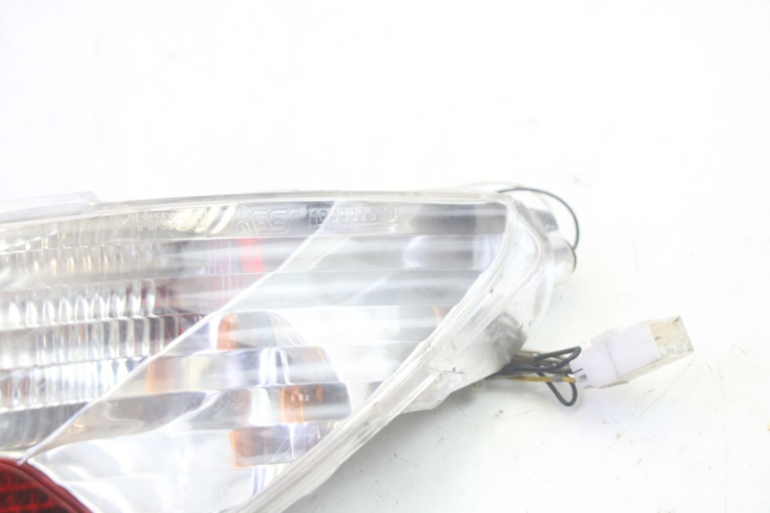 photo de RIGHT REAR LIGHT PIAGGIO MP3 LT 400 (2007 - 2012) - Alternative perspective