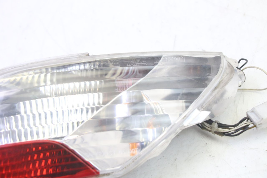 photo de RIGHT TAIL LIGHT PIAGGIO MP3 125 (2006 - 2014)