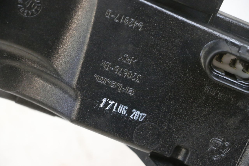 photo de RIGHT TAIL LIGHT PIAGGIO MP3 500 (2016 - 2018) - Technical close-up