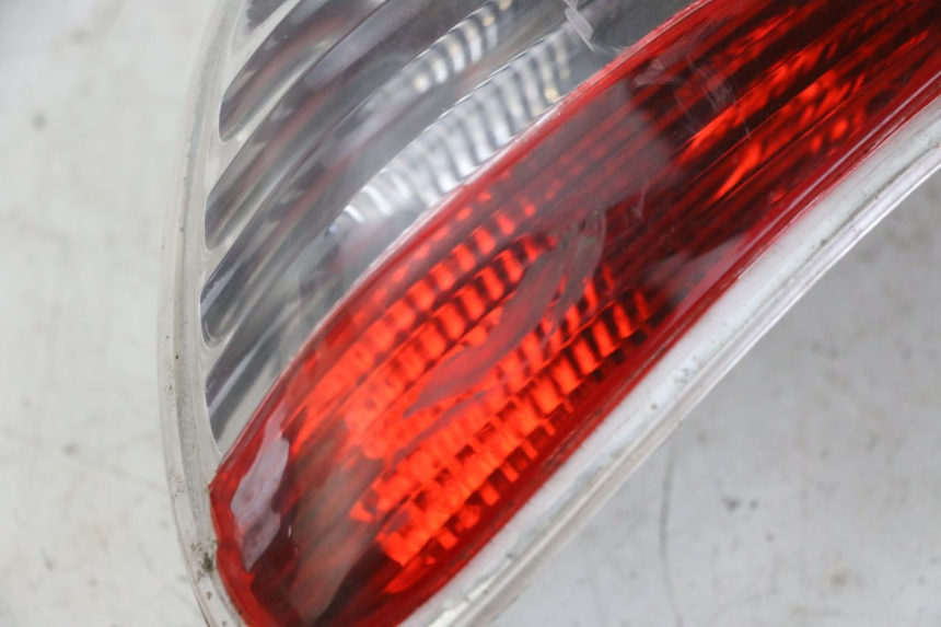 photo de RIGHT TAIL LIGHT PIAGGIO MP3 125 (2006 - 2014)