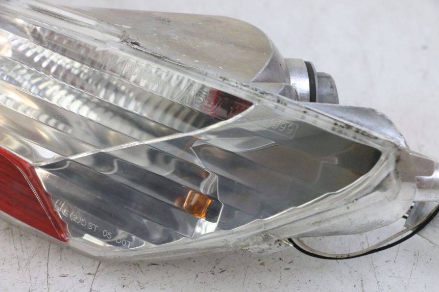 photo de RIGHT TAIL LIGHT PIAGGIO MP3 125 (2006 - 2014)