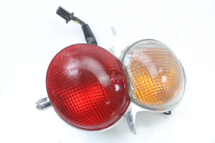 photo de RIGHT TAIL LIGHT YAMAHA YP MAJESTY 125 (2002 - 2006)