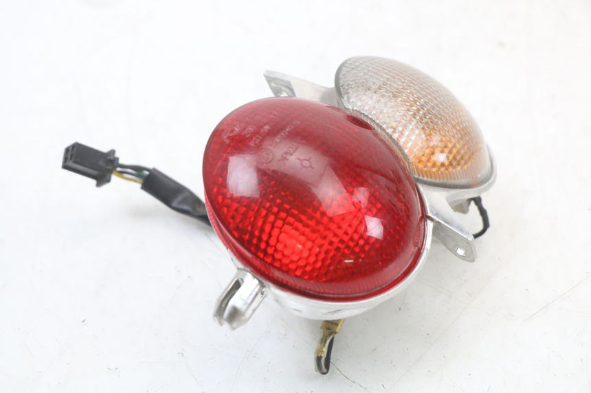 photo de RIGHT TAIL LIGHT YAMAHA YP MAJESTY 125 (2002 - 2006)