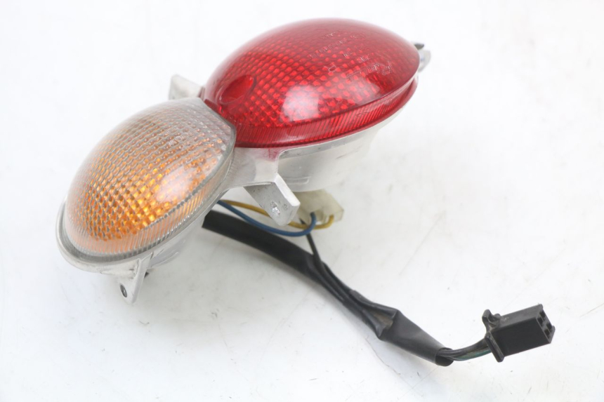 photo de RIGHT TAIL LIGHT YAMAHA YP MAJESTY 125 (2002 - 2006)