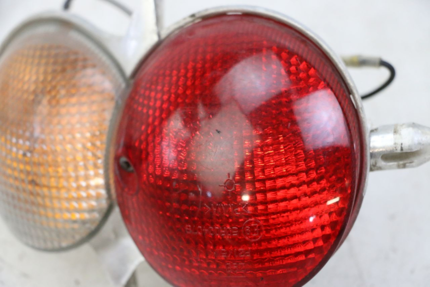 photo de RIGHT TAIL LIGHT YAMAHA YP MAJESTY 125 (2002 - 2006)