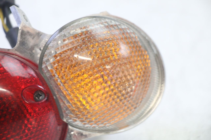 photo de RIGHT TAIL LIGHT YAMAHA YP MAJESTY 125 (2002 - 2006) - Zoom on usage condition