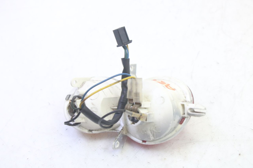 photo de RIGHT TAIL LIGHT YAMAHA YP MAJESTY 125 (2002 - 2006) - Alternative perspective