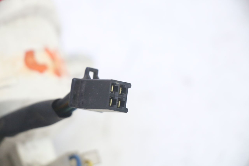 photo de RIGHT TAIL LIGHT YAMAHA YP MAJESTY 125 (2002 - 2006) - Product overview