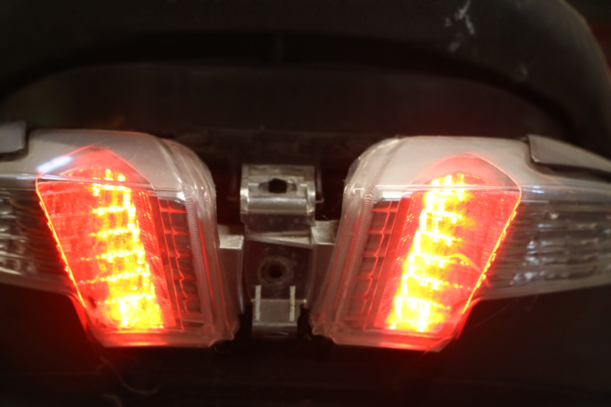 photo de LEFT TAIL LIGHT PIAGGIO IE MP3 YOURBAN 300 (2011 - 2016)