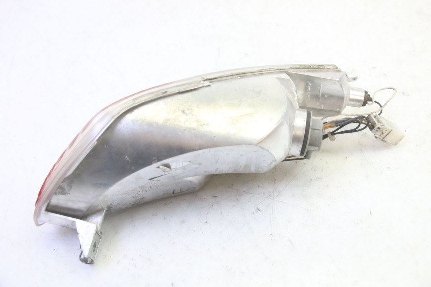 photo de LEFT TAIL LIGHT PIAGGIO MP3 RL 250 (2007 - 2010) - Fixing points details