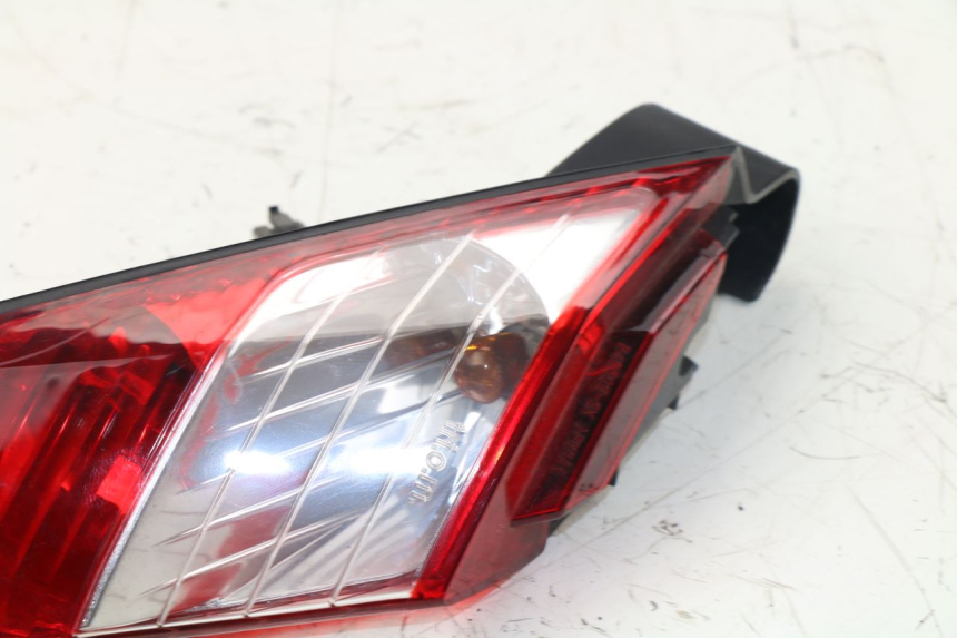 photo de LEFT REAR LIGHT PEUGEOT SATELIS 125 (2010 - 2012)