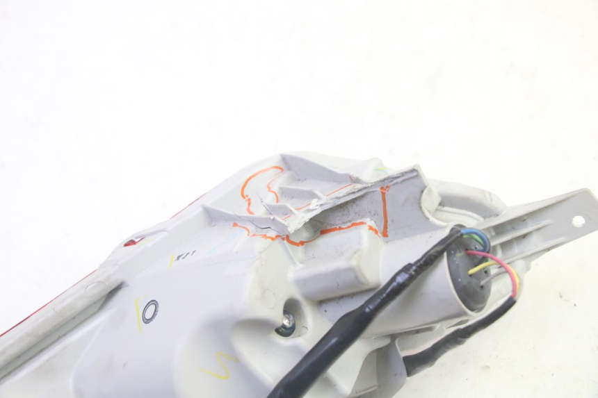 photo de LEFT TAIL LIGHT YAMAHA TRICITY 300 (2020 - 2024) - Fixing points details