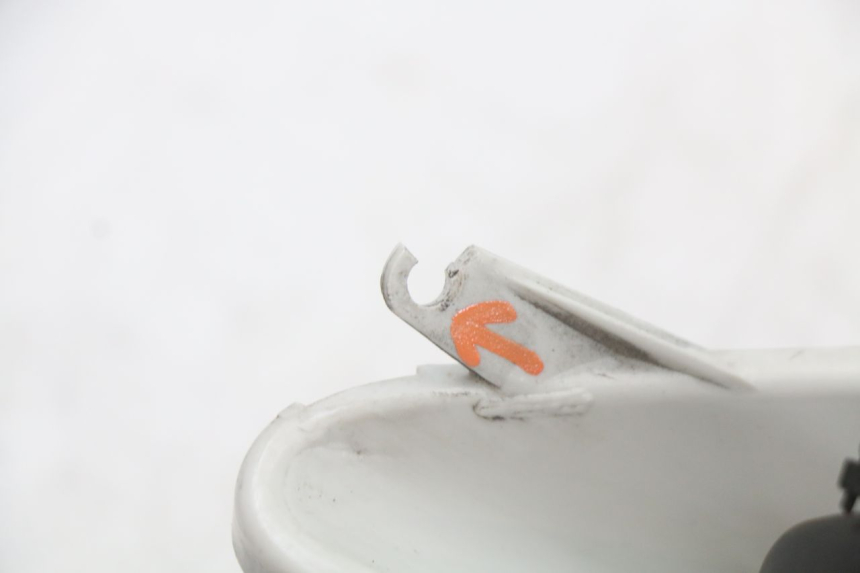 photo de LEFT REAR LIGHT YAMAHA XMAX X-MAX 125 (2006 - 2009)