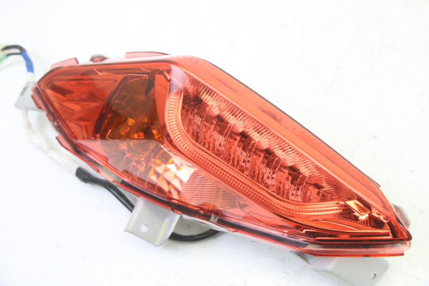 photo de LEFT TAIL LIGHT YAMAHA XMAX X-MAX 125 (2021 - 2025)