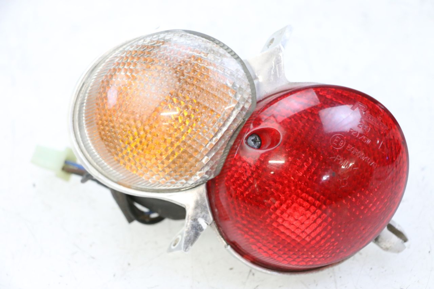 photo de LEFT TAIL LIGHT YAMAHA YP MAJESTY 125 (2002 - 2006)