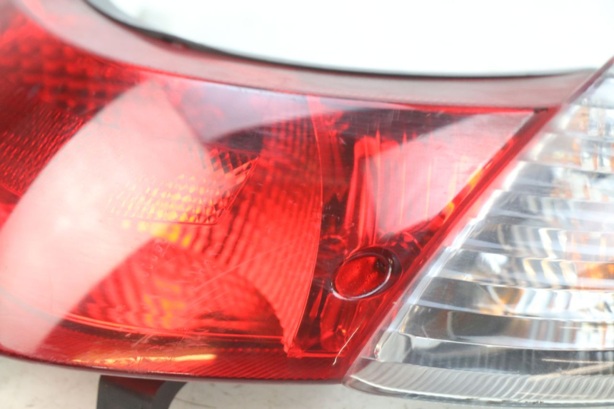 photo de REAR LIGHT SUZUKI SIXTEEN 125 (2008 - 2010)