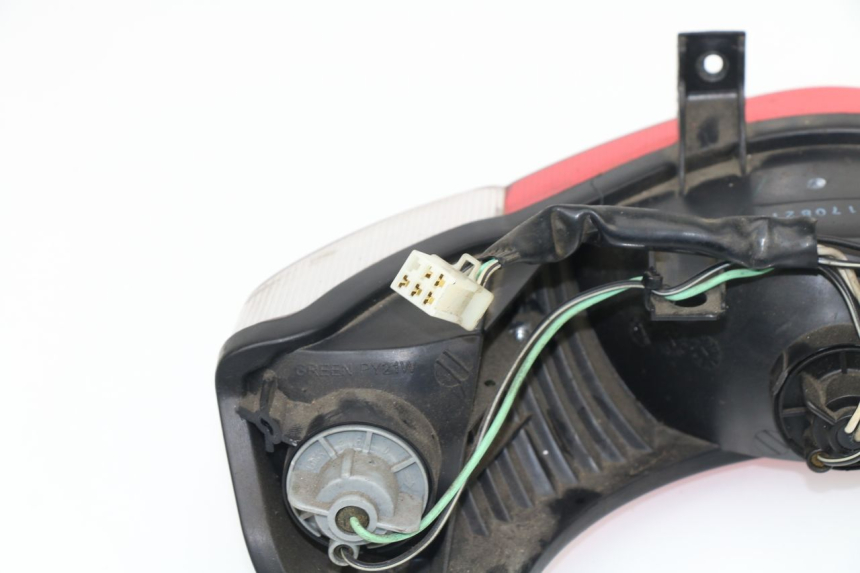 photo de REAR LIGHT SUZUKI SIXTEEN 125 (2008 - 2010)