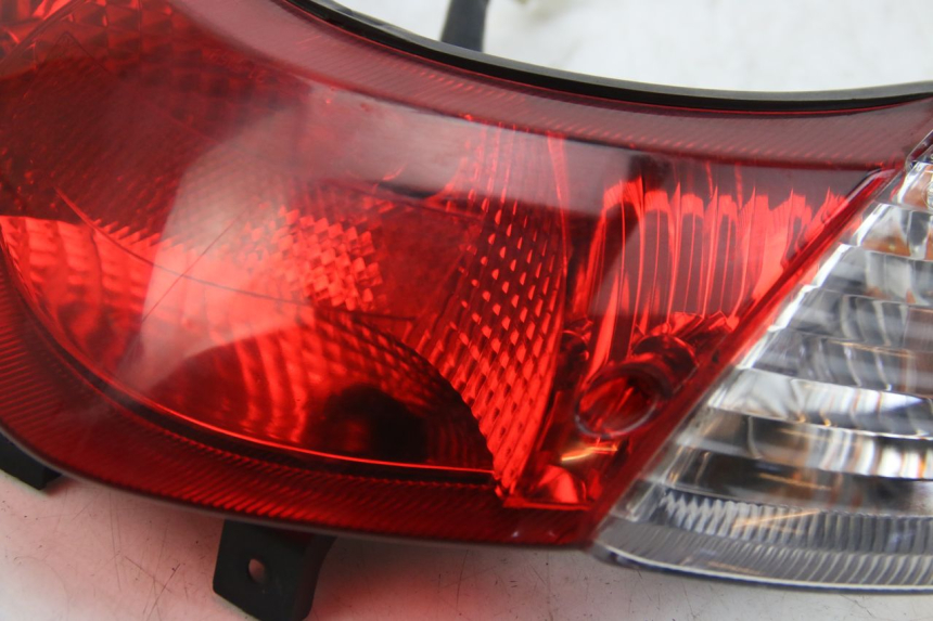 photo de REAR LIGHT SUZUKI SIXTEEN 125 (2008 - 2010)