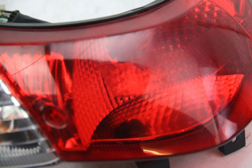 photo de REAR LIGHT SUZUKI SIXTEEN 125 (2008 - 2010)