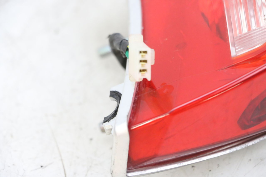 photo de REAR LIGHT DAELIM VJ ROADWIN FI 125 (2008 - 2017) - Alternative perspective