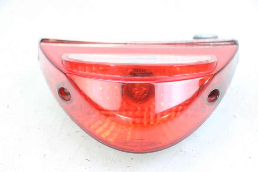 photo de REAR LIGHT DAELIM VJ ROADWIN FI 125 (2008 - 2017) - Surface and material condition