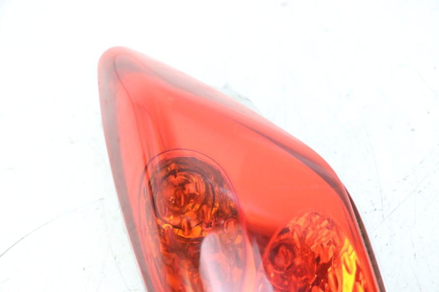 photo de REAR LIGHT YAMAHA XMAX X-MAX 125 (2006 - 2009) - Component zoom