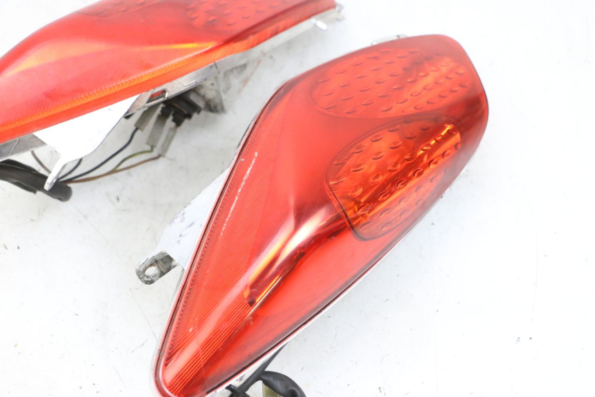 photo de REAR LIGHT YAMAHA XMAX X-MAX 125 (2006 - 2009) - Supplementary product photo