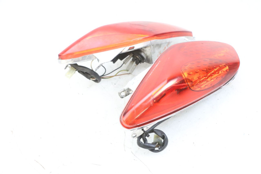 photo de REAR LIGHT YAMAHA XMAX X-MAX 125 (2006 - 2009) - Focus on structure