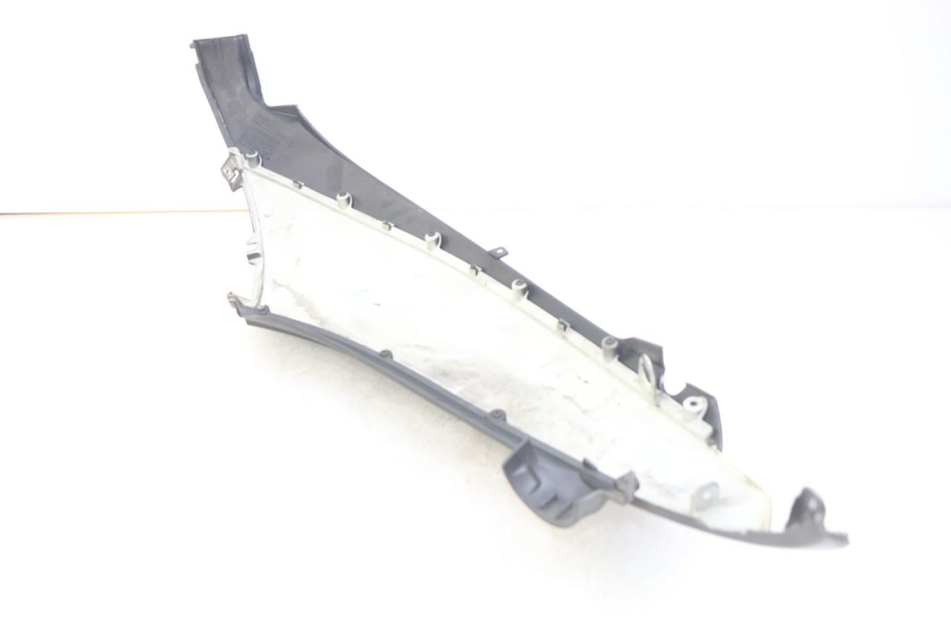 photo de RIGHT REAR SIDE PANEL PIAGGIO BEVERLY 125 (2010 - 2015)