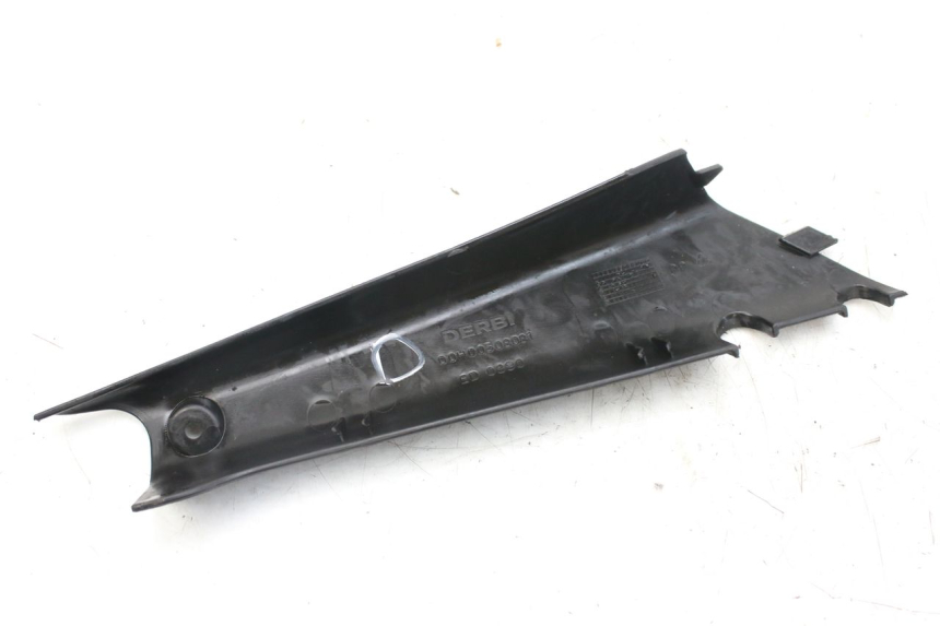 photo de RIGHT REAR SIDE PANEL DERBI GPR 50 (2004 - 2009)