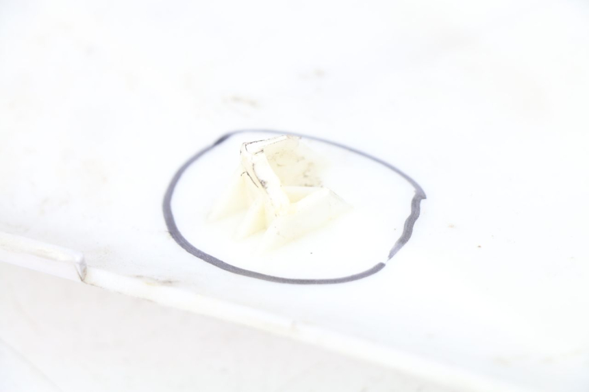 photo de RIGHT REAR SIDE PANEL PIAGGIO FLY 100 (2006 - 2010)