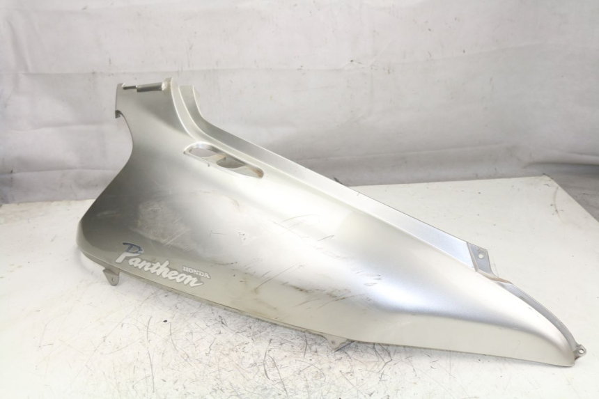 photo de RIGHT REAR SIDE PANEL HONDA FES PANTHEON 2T 125 (1998 - 2002)