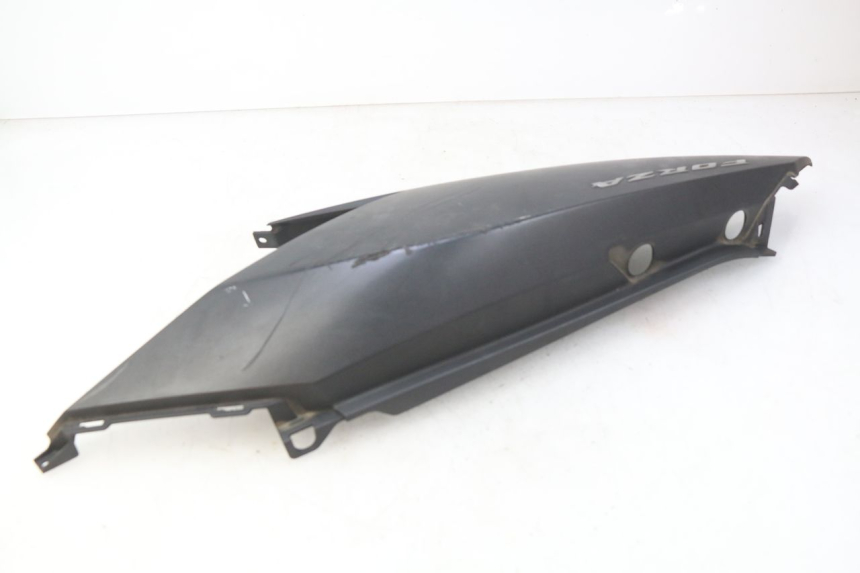 photo de RIGHT REAR SIDE PANEL HONDA FORZA 125 (2015 - 2016)