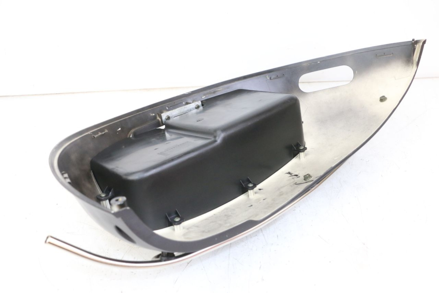 photo de REAR RIGHT PANEL JM MOTORS VX 125 (2022 - 2025)